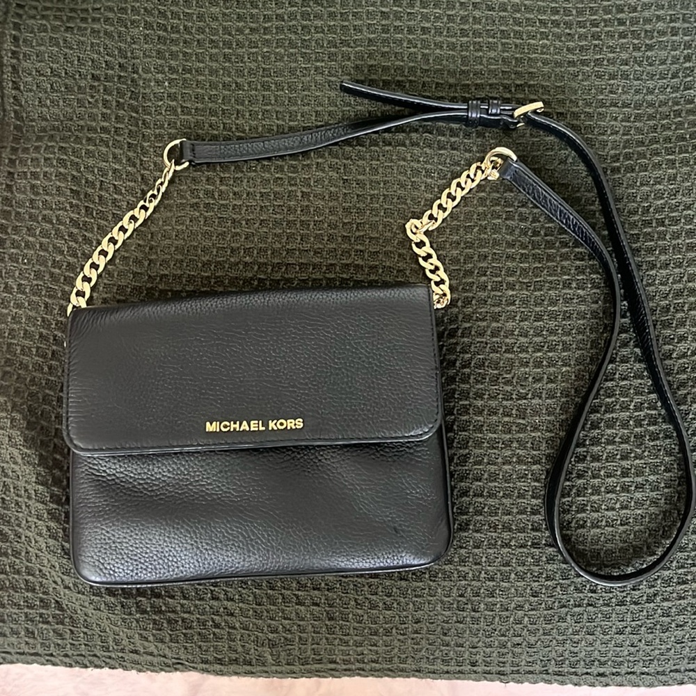 Michael Kors crossbody bag that can convert to a handheld bag/wallet